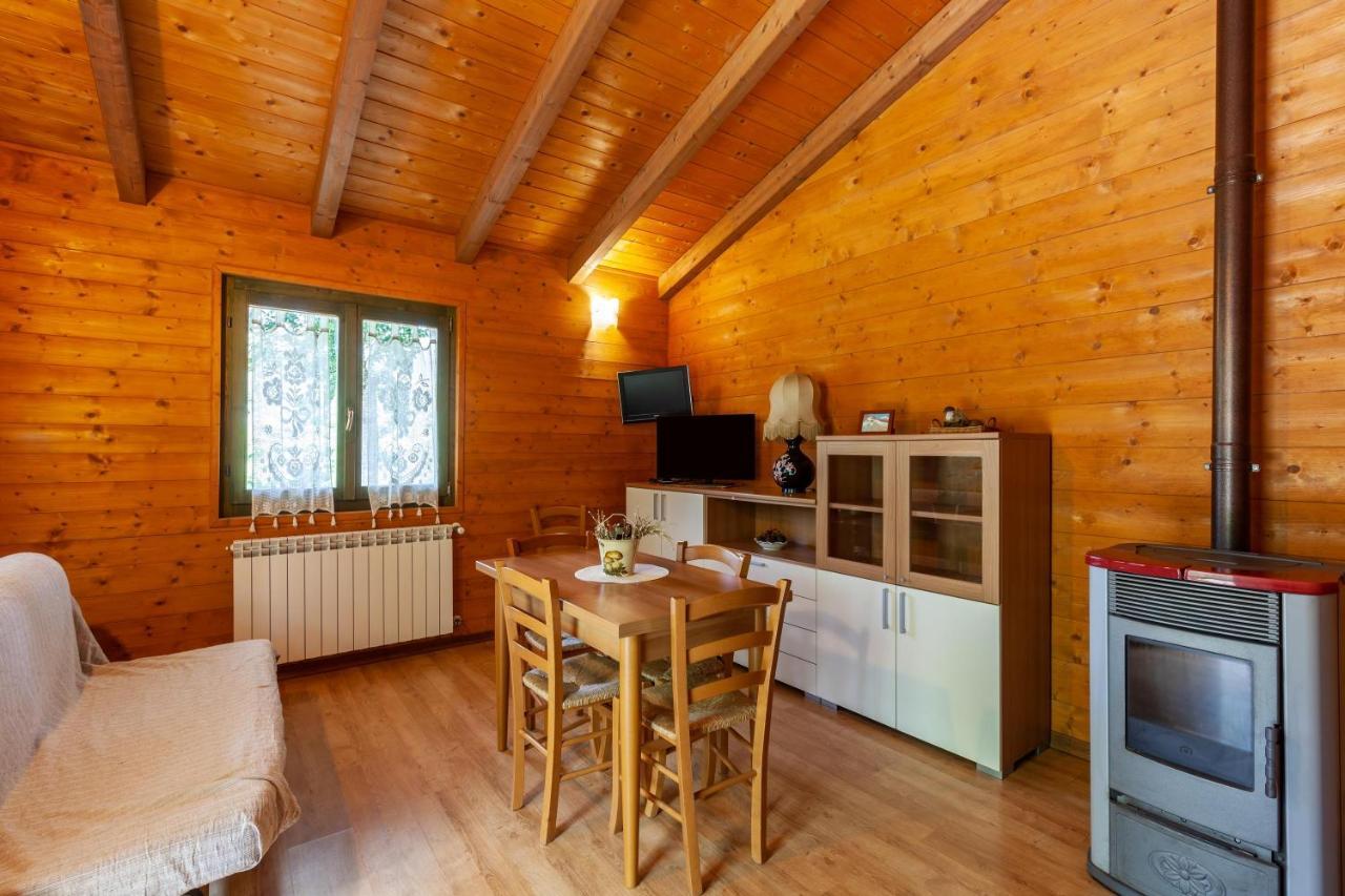 Villaggio Anemone - Chalet Mirtillo Capanne di Sillano Exterior foto